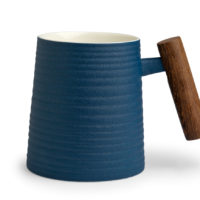 Becher „Blu“ mit Rosenholzgriff, 0,4 l, 2fach sortiert, Porzellan