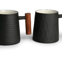 Becher „Negra“ mit Rosenholzgriff, 0,4 l, 2fach sortiert, Porzellan