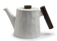 Teekanne Blanca mit Holzgriff, 1,2 l, Porzellan