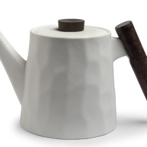 Becher und Teekannen mit Rosenholzgriff