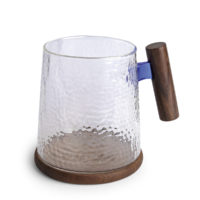 Becher „Fabian“ mit Holzgriff, blau, 0,5 l, Glas